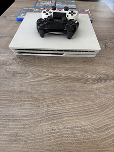 PlayStation 4 про 1тб (3 фото из 5)