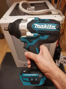 Новый 1600Nm 18V ударный гайковерт Makita DTW1002 Z с 2x3.0A (4 фото из 7)