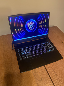 MSI Katana 15 / i7-13700H / RTX 4070 / 16GB DDR5 / 1TB SSD (1 foto / 5)