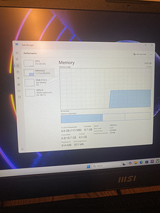 MSI Katana 15 / i7-13700H / RTX 4070 / 16GB DDR5 / 1TB SSD (3 foto / 5)
