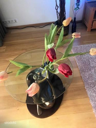 Искусственные цветы и ваза (фото #3)