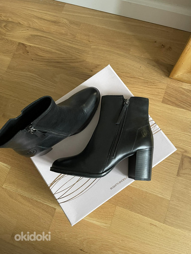 Женские кожаные ботинки bugatti на каблуке (фото #5)