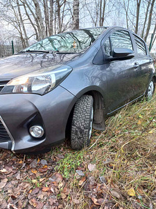 Toyota yaris (2 foto / 11)