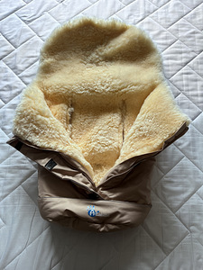 Soe magamiskott vankrisse lambavillast (2 foto / 3)