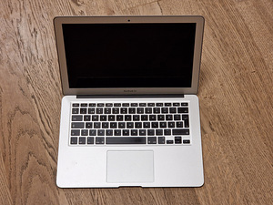 Macbook Air 2017 i5 256 GB (1 foto / 3)