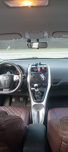 Toyota Auris 1.6 97kw бензин 2011 (8 фото из 14)
