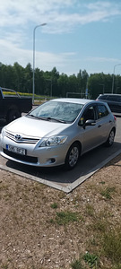 Toyota Auris 1.6 97kw бензин 2011 (11 фото из 14)
