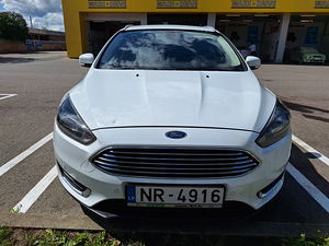 Ford Focus (1 foto / 15)