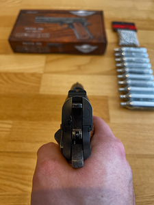 UUS UMAREX LEGENDS M1911 õhupüstol 4,5mm CO2 Blowback (9 foto / 10)