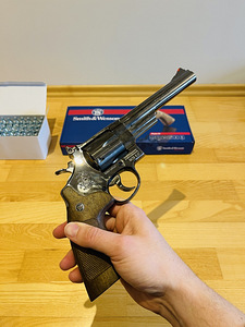 UUS UMAREX SMITH & WESSON M29 6,5" 4,5mm CO2 õhurevolver (7 foto / 10)