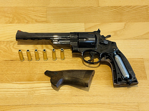 UUS UMAREX SMITH & WESSON M29 6,5" 4,5mm CO2 õhurevolver (10 foto / 10)