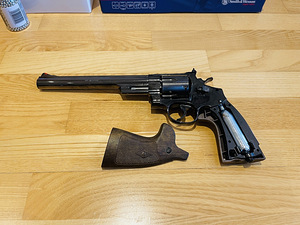 UUS UMAREX SMITH & WESSON M29 8 3/8" 4,5mm CO2 revolver kit (4 foto / 10)
