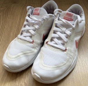Кроссовки Nike (4 фото из 4)