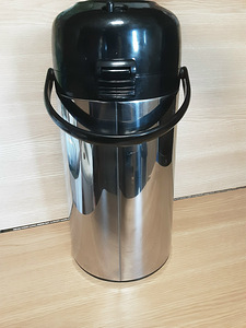 Suur termos 2,5 L (5 foto / 7)