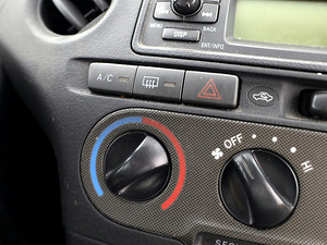 Toyota Yaris Linea Sol Facelift A-C 1.5 78kW (8 foto / 8)