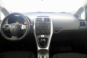 Toyota Auris Linea Sol Facelift 1.6 97kW (5 foto / 8)