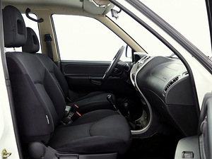 Nissan Terrano Facelift 4x4 2.7 dCi 92kW (6 foto / 7)