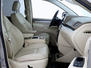 Volkswagen Routan Highline ATM 4.0 189kW (6 foto / 8)