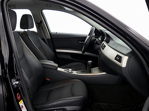 BMW 320 Touring Executive ATM 2.0 D 110kW (6 foto / 7)