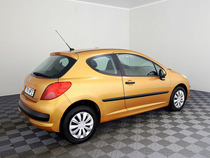 Peugeot 207 Elegance 1.4 54kW (3 foto / 8)