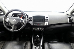 Mitsubishi Outlander Luxury 4x4 2.0 DI-D 103kW (5 foto / 7)