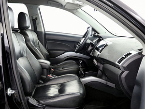 Mitsubishi Outlander Luxury 4x4 2.0 DI-D 103kW (6 foto / 7)
