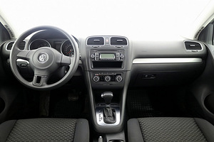 Volkswagen Golf Comfortline ATM 1.2 77kW (5 foto / 8)