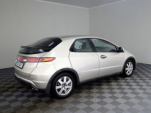 Honda Civic Elegance 1.8 103kW (3 foto / 7)