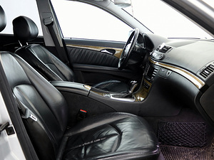 Mercedes-Benz E 280 Avantgarde Facelift ATM 3.0 CDI 140kW (6 foto / 8)