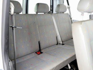 Volkswagen Transporter Kombi Passenger 2.5 TDI 96kW (8 foto / 8)