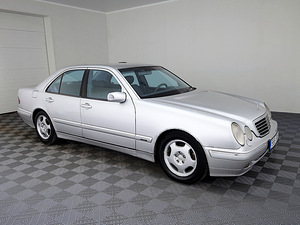 Mercedes-Benz E 320 Avantgarde ATM 3.2 CDI 145kW (1 foto / 8)