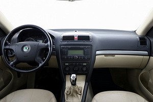 Skoda Octavia Highline 1.6 85kW (5 foto / 7)