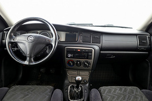 Opel Vectra Sport Edition 2.0 100kW (5 foto / 7)
