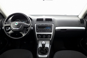 Skoda Octavia Comfortline Facelift 1.6 75kW (5 foto / 7)