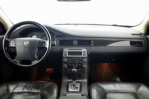 Volvo V70 Summum ATM 2.4 D5 136kW (5 foto / 7)