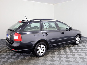 Skoda Octavia Comfortline Facelift ATM 2.0 TDI 103kW (3 foto / 7)
