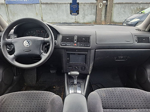Volkswagen Golf Comfortline ATM 1.6 74kW (5 foto / 7)