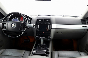 Volkswagen Touareg Highline Facelift ATM 2.5 TDI 128kW (5 foto / 7)