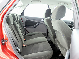Ford Focus Ghia ATM 2.0 107kW (7 foto / 8)