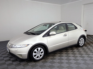 Honda Civic Elegance 1.8 103kW (2 foto / 7)