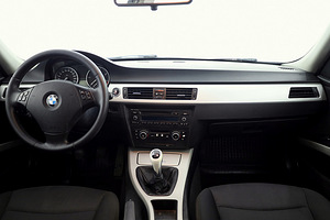 BMW 318 Touring Facelift 2.0 D 105kW (5 foto / 7)