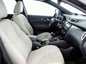 Nissan Qashqai Tekna 1.2 85kW (6 foto / 8)