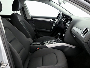 Audi A4 Comfortline Facelift ATM 2.0 TDI 105kW (6 foto / 8)