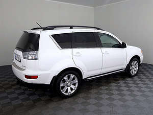 Mitsubishi Outlander Luxury Facelift ATM 2.4 125kW (3 foto / 9)