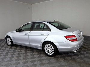 Mercedes-Benz C 220 Elegance ATM 2.1 CDI 125kW (4 foto / 8)