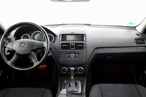 Mercedes-Benz C 220 Elegance ATM 2.1 CDI 125kW (5 foto / 8)