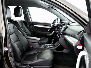 Kia Sorento Luxury 4x4 ATM 2.2 CRDi 145kW (6 foto / 7)