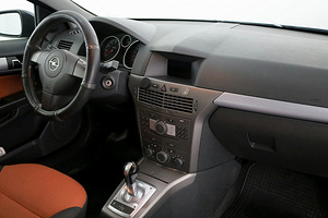Opel Astra GTC ATM 1.4 66kW (5 foto / 7)