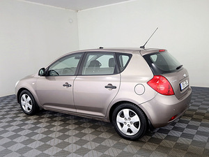 Kia Ceed Elegance ATM 1.6 90kW (4 foto / 7)