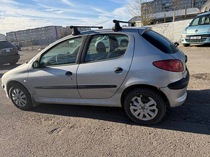 Peugeot 206 Elegance 1.4 HDi 50kW (4 foto / 7)
